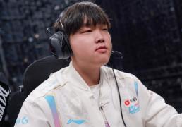 S15世界赛LPL出征服公佈(bù)，售(shòu)价引(yǐn)起網(wǎng)友不满，比门票(piào)还贵