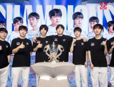 2025LPL总决赛：BLG捧(pěng)起银龍(lóng)杯，knight获得FMVP，收获职业生涯第(dì)六个LPL冠军