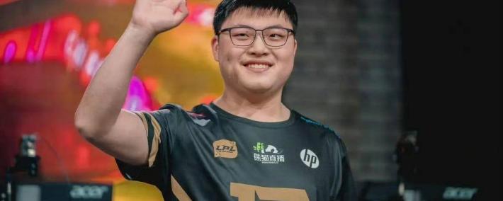 Uzi女(nǚ)友晒家中电脑，遭嘲讽配置(zhì)差(chà)！网友：能玩到LOL关服(fú)