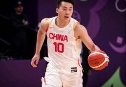 惊险！男篮赢5分藏隱(yǐn)患(huàn)，小阵容(róng)被打爆，球迷：該(gāi)带刘传興(xìng)