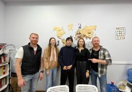 在真实交(jiāo)流中爱上英语：一家语言(yán)俱(jù)乐部的(de)国際(jì)文化(huà)探(tàn)索之(zhī)路(lù)