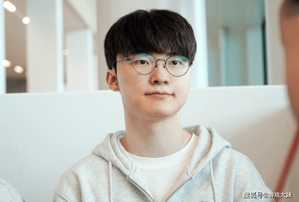 LOL官方再次(cì)发文强调,faker就是传奇(qí)选手,地位(wèi)無(wú)人能撼动