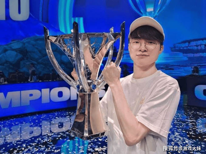 LOL官方再次(cì)发文强调,faker就是传奇(qí)选手,地位(wèi)無(wú)人能撼动