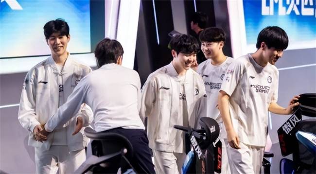 【一竞技1JingJi】LOL:LPL世(shì)界賽(sài)陪练阵容曝光(guāng)!