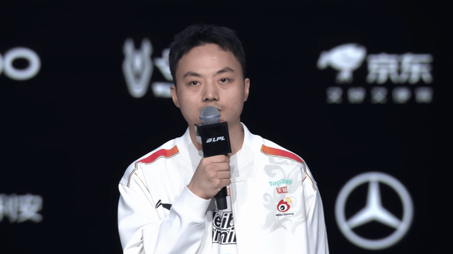 LOL世界亞(yà)軍(jūn)暗(àn)示退役,赛后采訪(fǎng)粉丝炸锅,刚贏(yíng)比赛搞队友心(xīn)态?