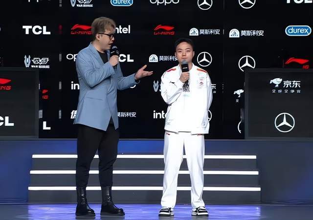 LOL世界亞(yà)軍(jūn)暗(àn)示退役,赛后采訪(fǎng)粉丝炸锅,刚贏(yíng)比赛搞队友心(xīn)态?