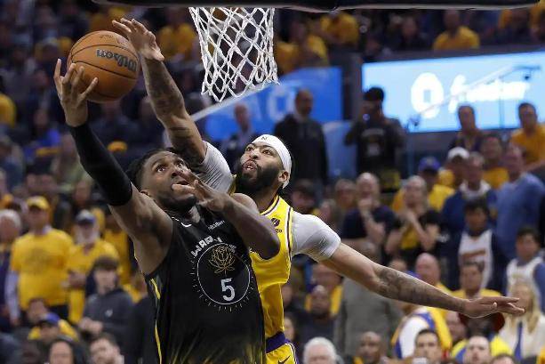 NBA季前赛：首(shǒu)秀三(sān)分球(qiú)6中(zhōng)1！NBA冠军后卫联手锡安