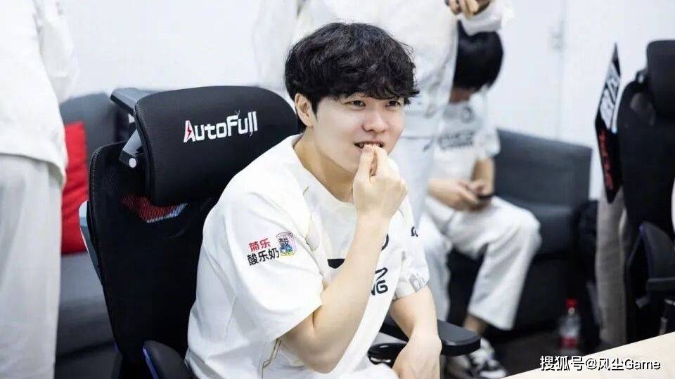 LPL全(quán)神(shén)班(bān)止步(bù)17強(qiáng)!英文解说怒斥TheShy:赛場(chǎng)表(biǎo)现令(lìng)人作呕