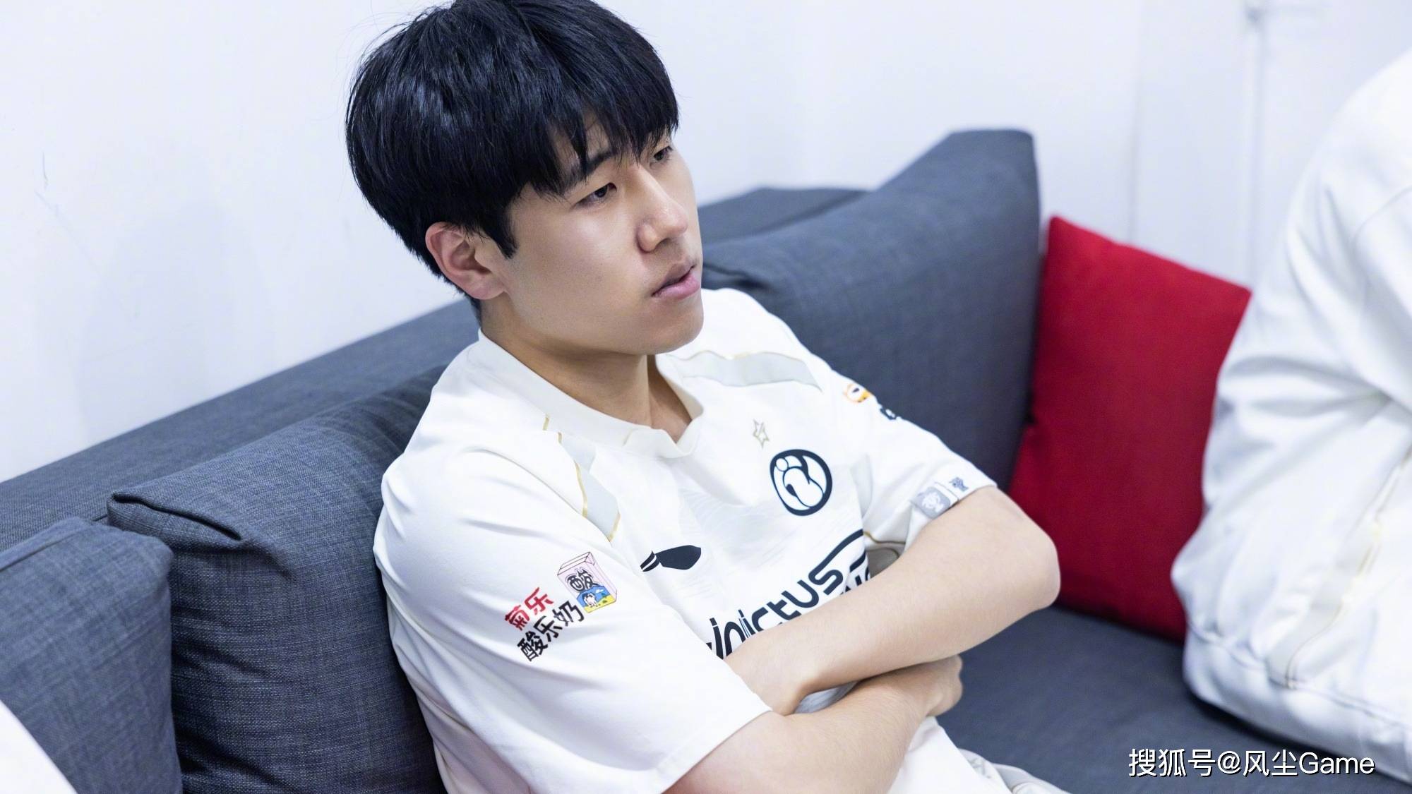 LPL全(quán)神(shén)班(bān)止步(bù)17強(qiáng)!英文解说怒斥TheShy:赛場(chǎng)表(biǎo)现令(lìng)人作呕