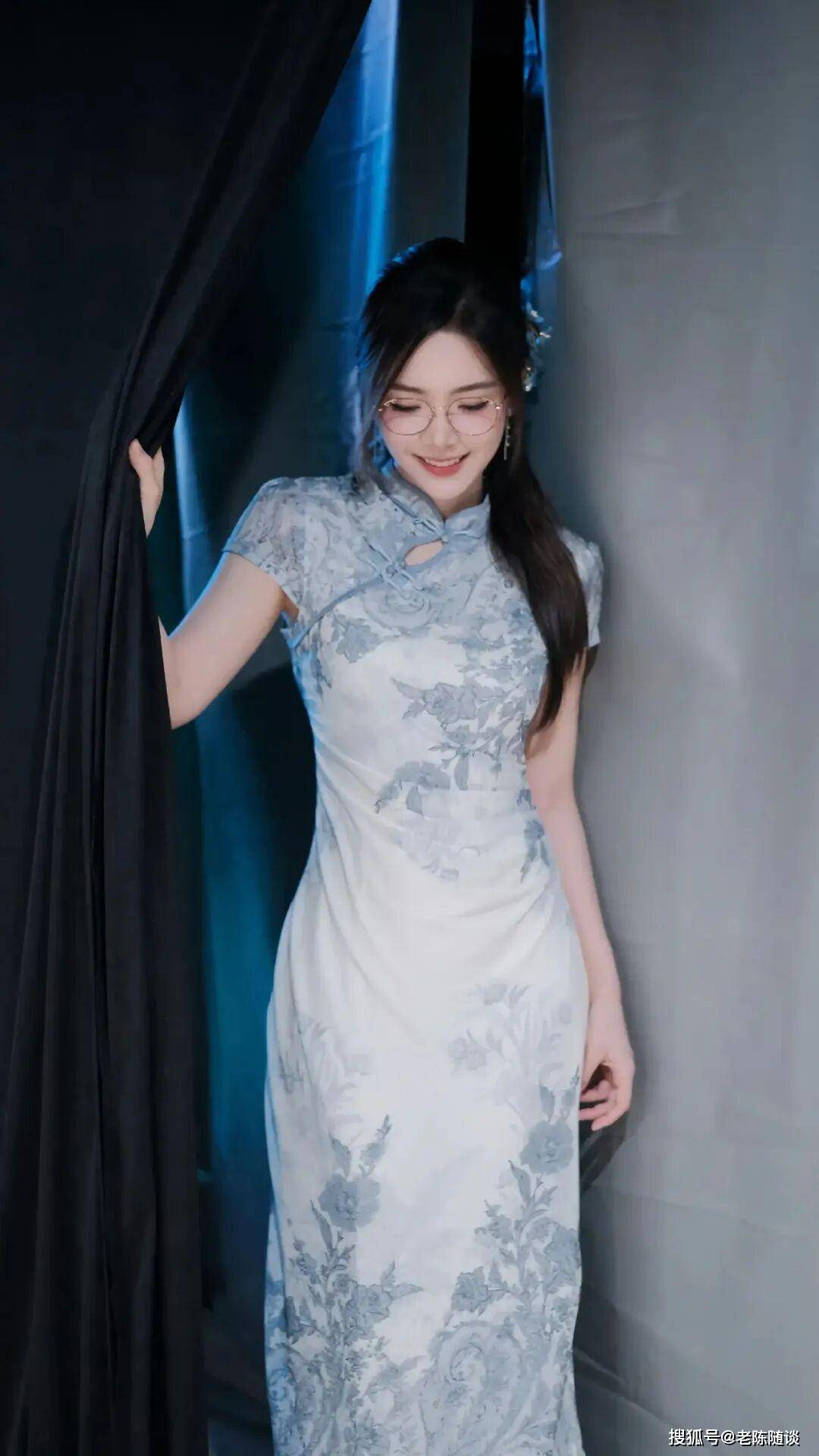 余霜,先天旗(qí)袍美躰(tǐ)女(nǚ)人