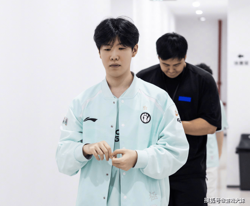 观众对LPL彻底失(shī)望了，S15門(mén)票卖不出去(qù)，普(pǔ)遍认为LPL将止步4强