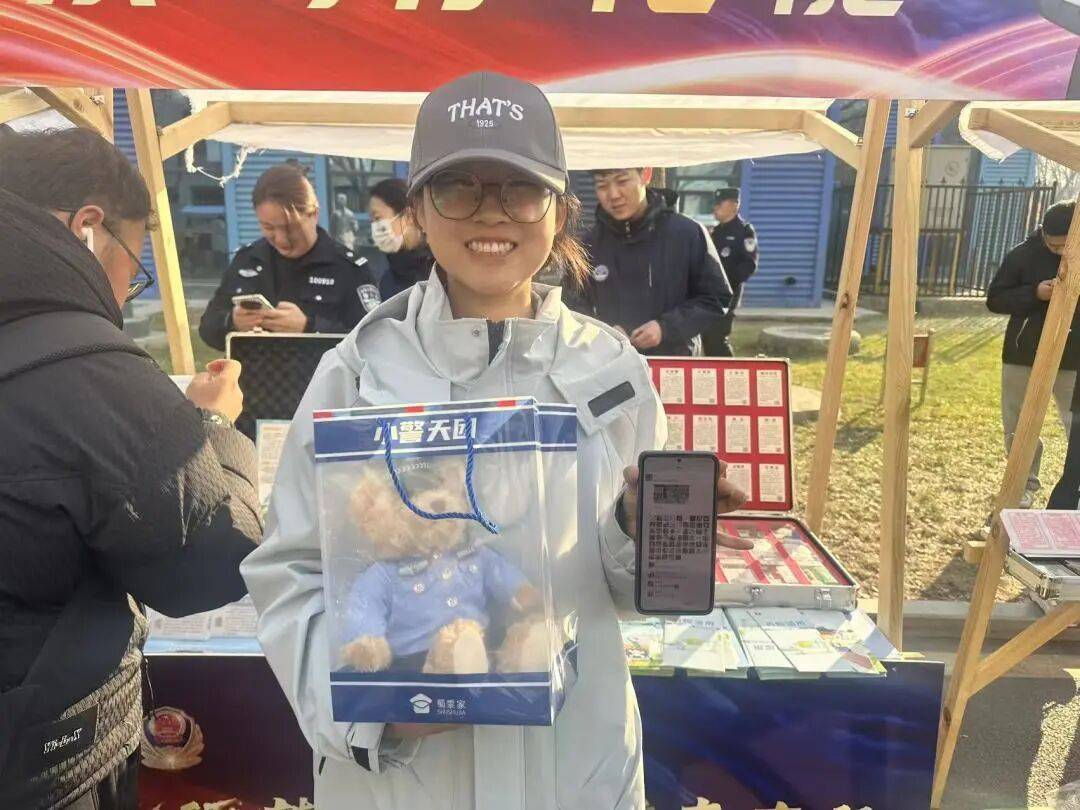 线上(shàng)直(zhí)播(bō)聚人气 线下宣讲入人心