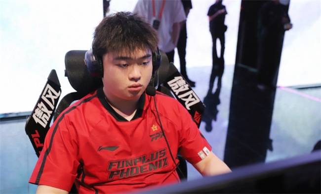 【一竞技1JingJi】LOL：LPL转會(huì)期最尴尬(gà)选手(shǒu)出炉 顶级选手(shǒu)Jwei转會(huì)期没人要(yào)