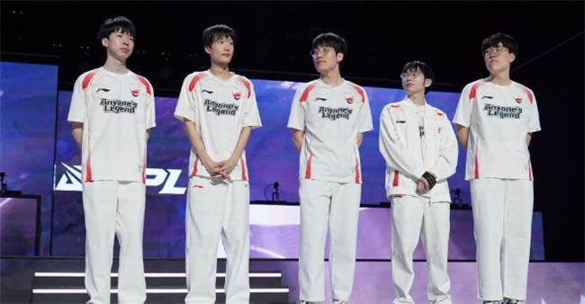 【一競(jìng)技1JingJi】LOL：FPX官宣退出(chū)LPL赛事 369大概(gài)率休息AL全(quán)員(yuán)续约