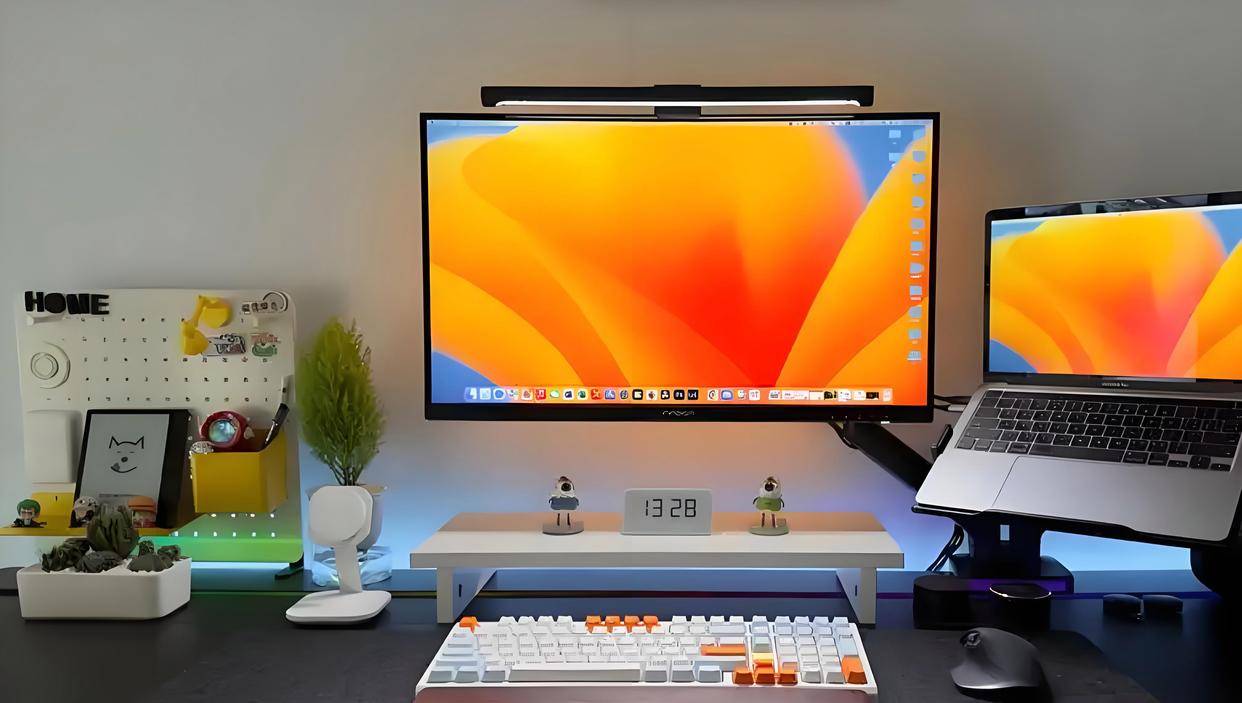 Uzi女(nǚ)友晒家中电脑，遭嘲讽配置(zhì)差(chà)！网友：能玩到LOL关服(fú)