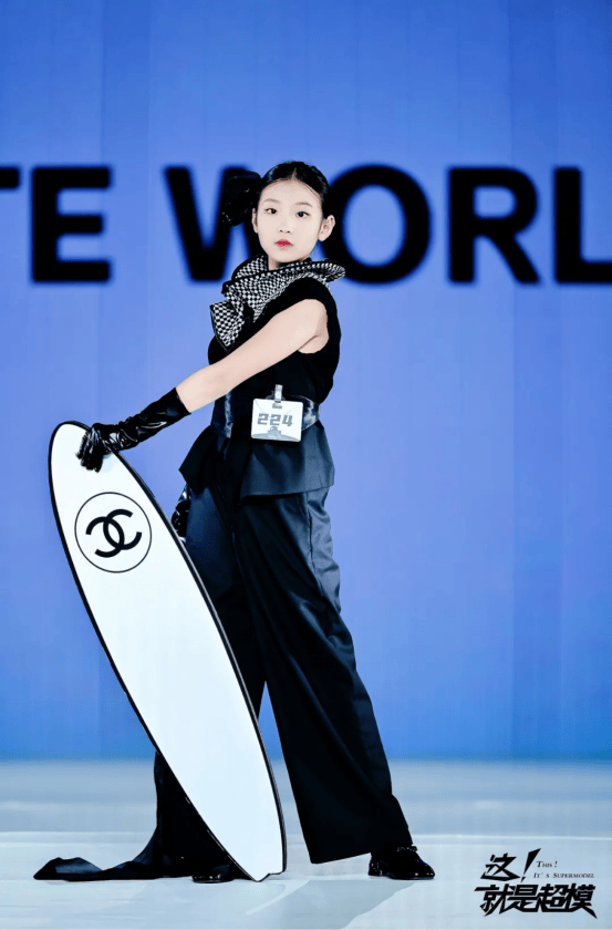 2025这！就(jiù)是(shì)超模全球(qiú)总決(jué)赛 全球(qiú)人气冠军—王(wáng)雪(xuě)萌！