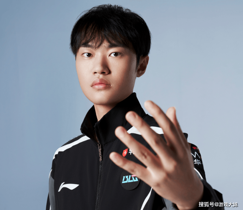 Knight还是(shì)頂(dǐng)级中路选手(shǒu)吗？选手(shǒu)对比S11数据，如今不及当年(nián)的一半