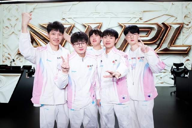 LPL首(shǒu)支先锋赛隊(duì)伍出炉！BLG锁定总决赛门票，国一(yī)上發(fā)文成焦點(diǎn)